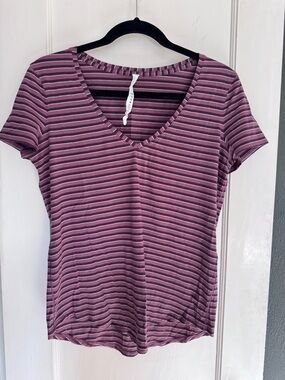 LULULEMON Love Tee V Step Stripe Plumful Arctic Plum Size 6